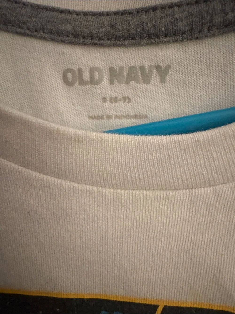 3/$20! Old Navy Graphic Tee with Blue & Yellow space planet  graphic size S, 6-7